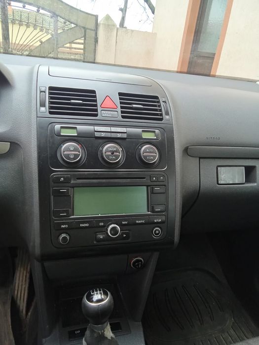 Vând Volkswagen Touran!!