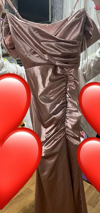 Продавам дълга елегантна рокля