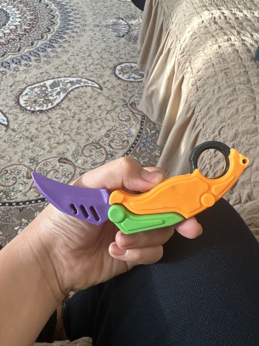 Игрушкчный нож керамбит