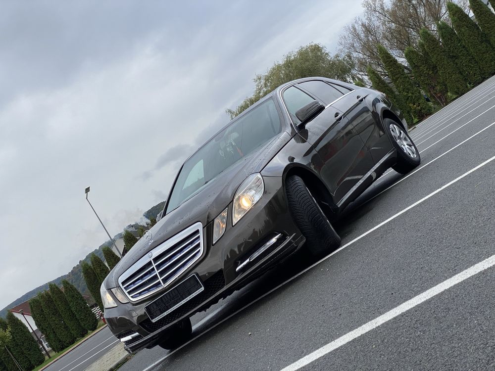 Vând Mercedes E-200 CDI