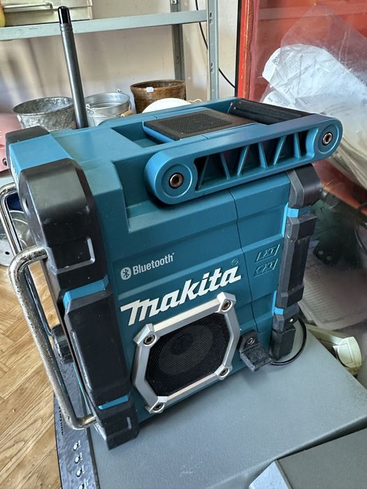 Radio de santier Makita cu bluetooth