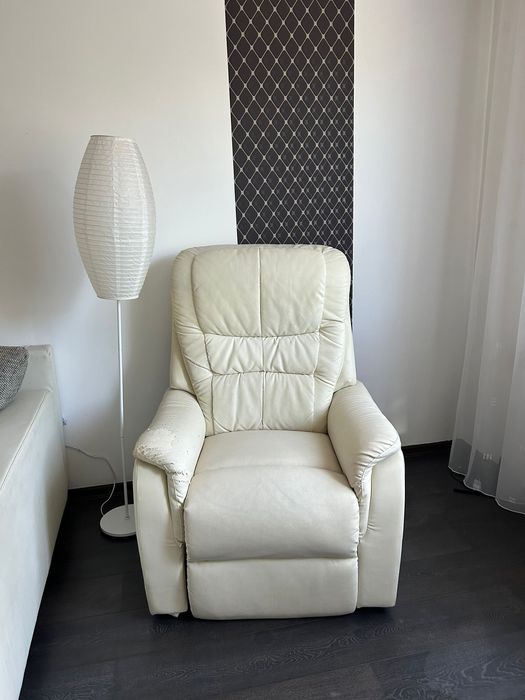fotoliu alb din piele
