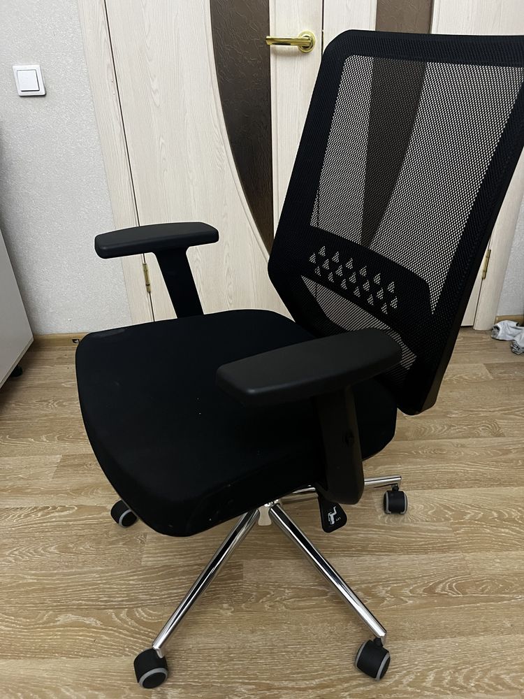 Офисный стол и кресло, для дома