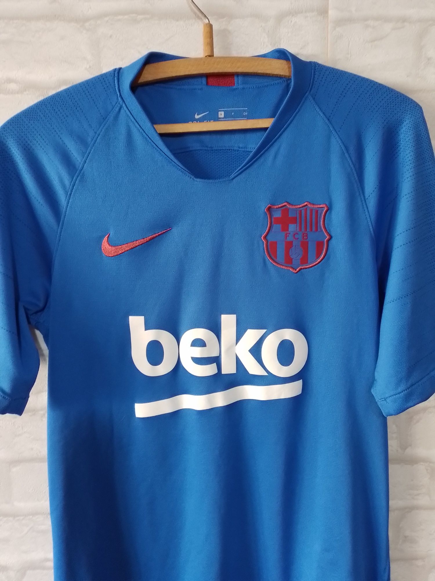 Tricou fotbal FC Barcelona

Stare: buna 9/10

Marimea: S 
Marimea masu