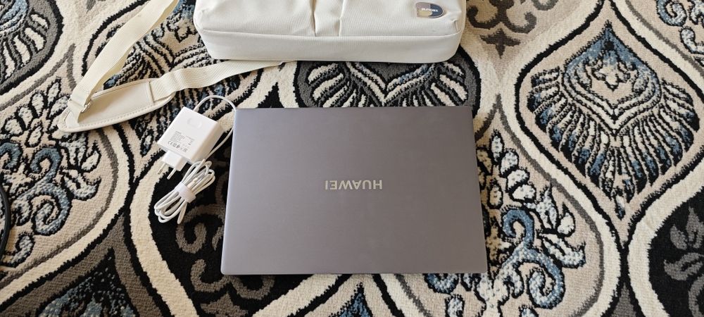 Huawei d16 yangidey xolati ideal aliyumuniy korpus
