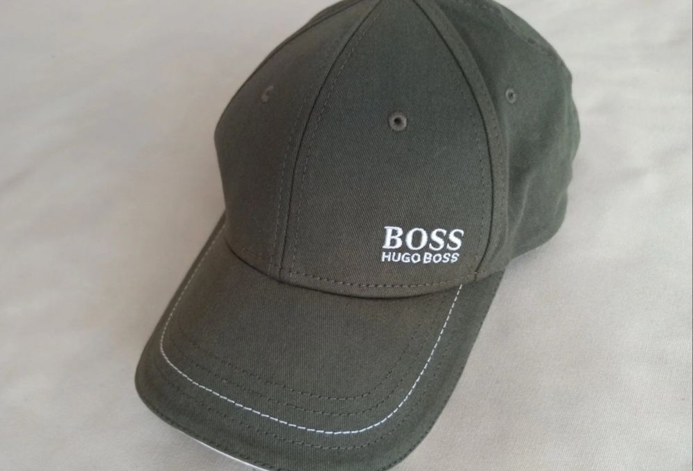 Hugo boss,stone island мъжки шапки с козирка