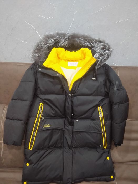 Продам зимнюю куртку на девочку