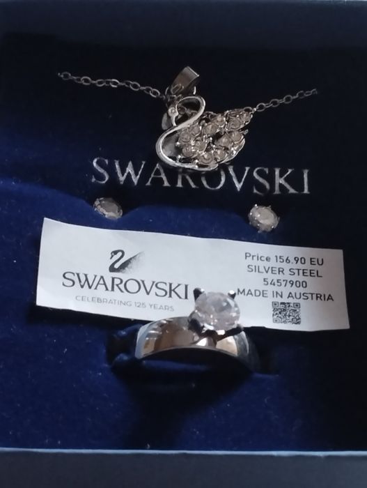 Vând set Swarovski