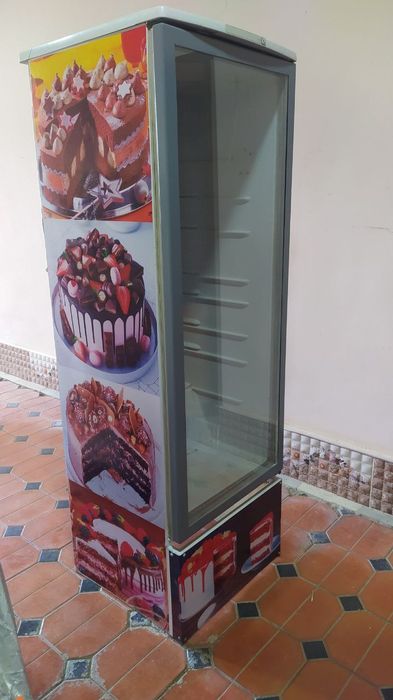 Vitrina xolodilnik sotiladi