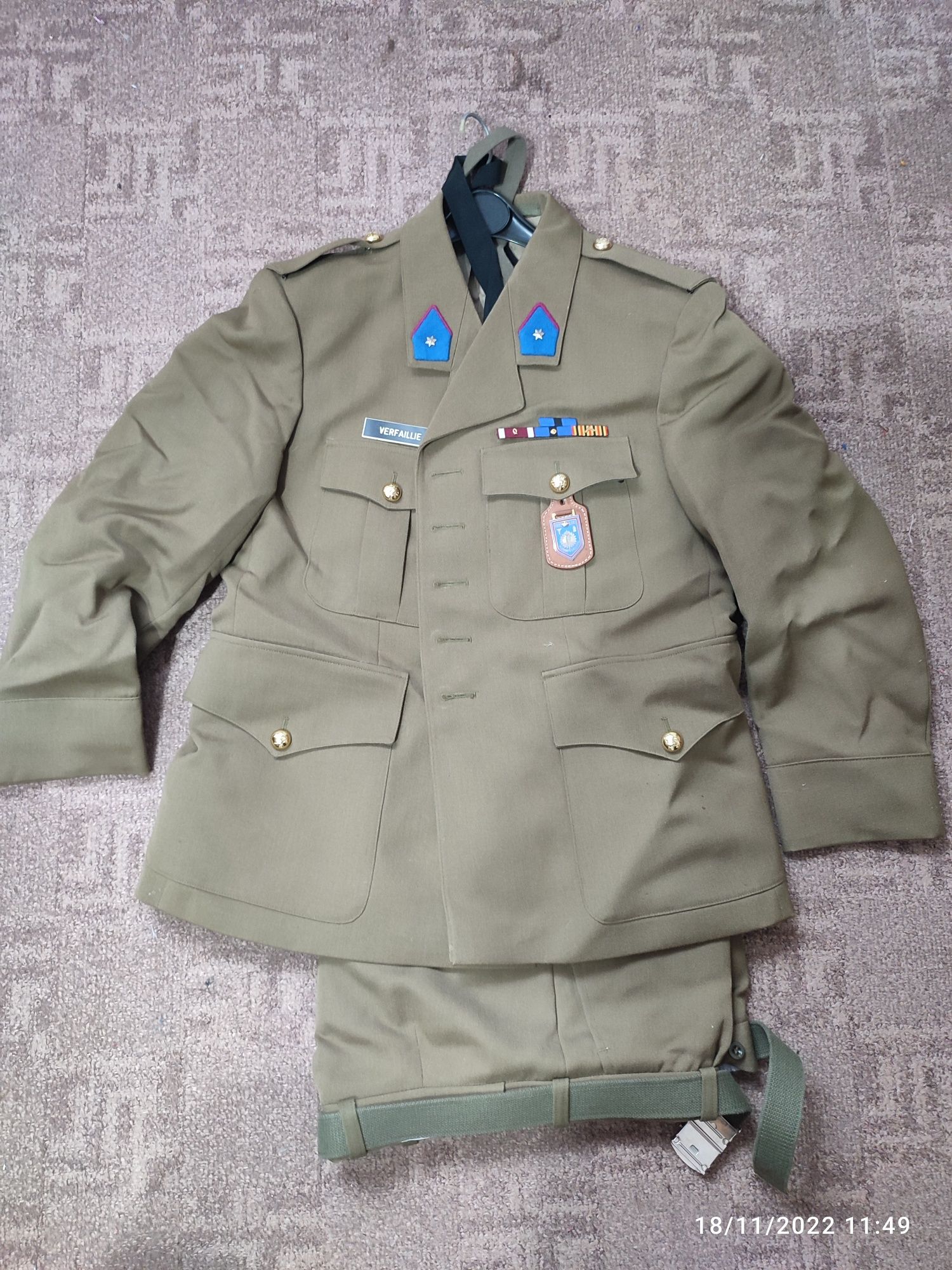 Vand uniforma militara din Belgia