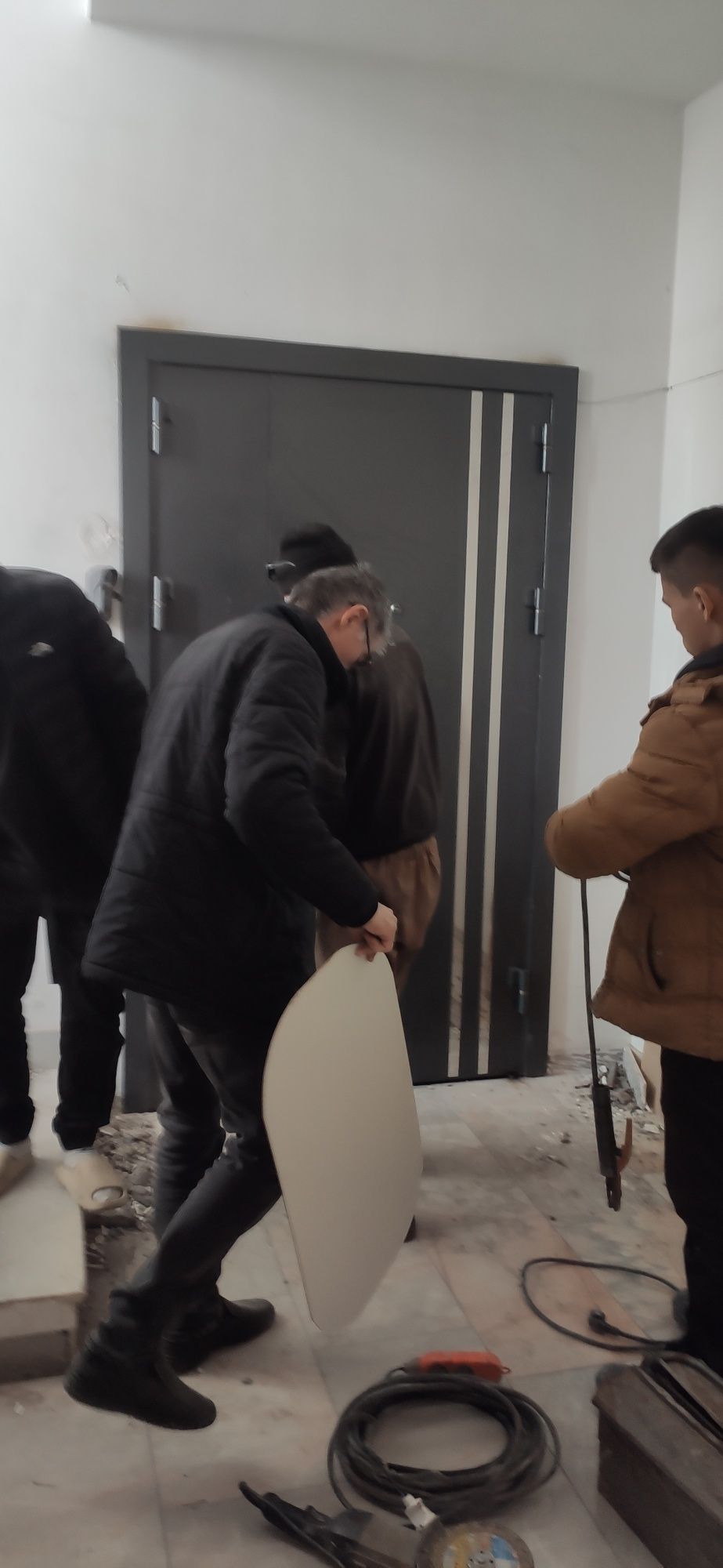Демонтаж железных дверей