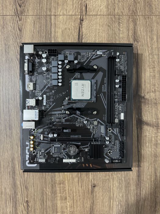 Материнская плата GIGABYTE A520M K V2 + Ryzen 3 3200G