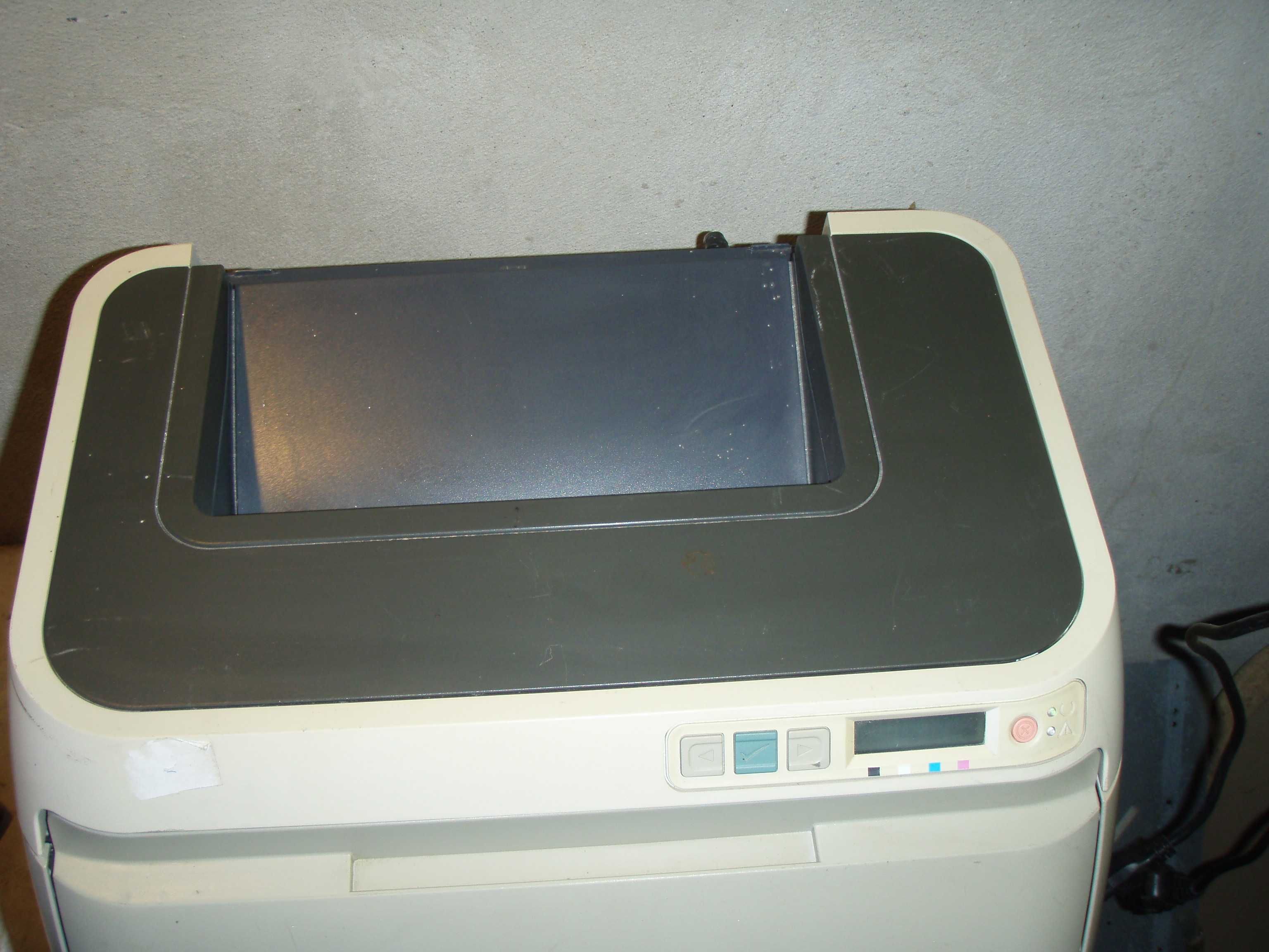 Imprimanta laser color cu placa de retea HP 2600n, murdareste foaia