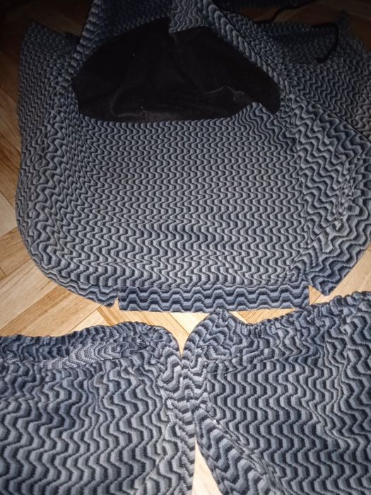 ПРОДАМ ЧЕХЛЫ на кресло и подголовники ! Для машины. Велюровые. Серые.