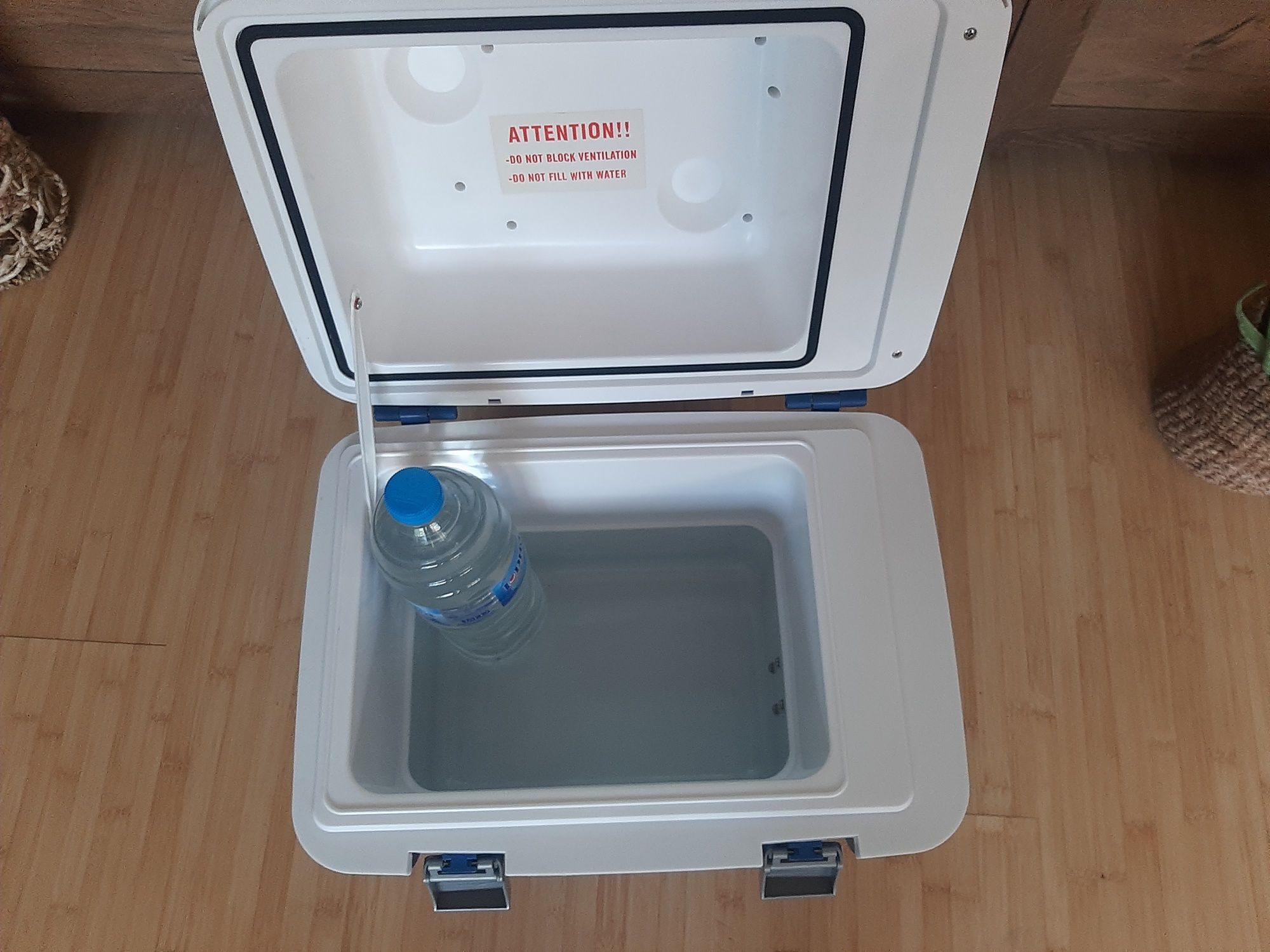 Хладилна чанта 12 V. Halford T20 DS.