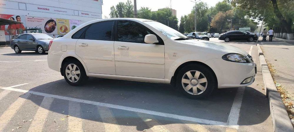 Продается автомобиль Jentra 2015г