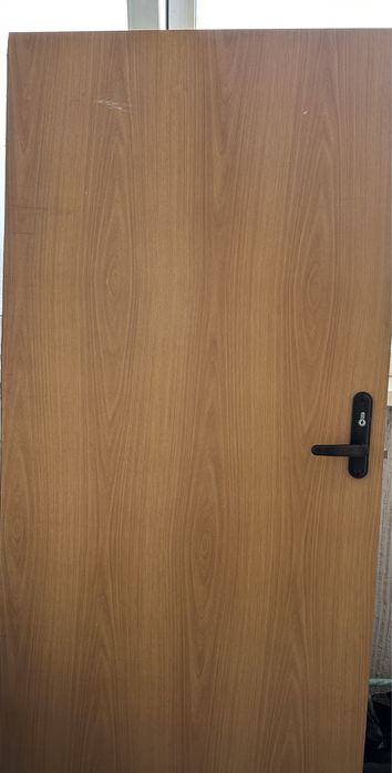 Продам входную дверь