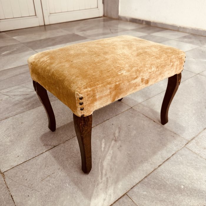Винтидж италианска табуретка / пуф – масивно дърво