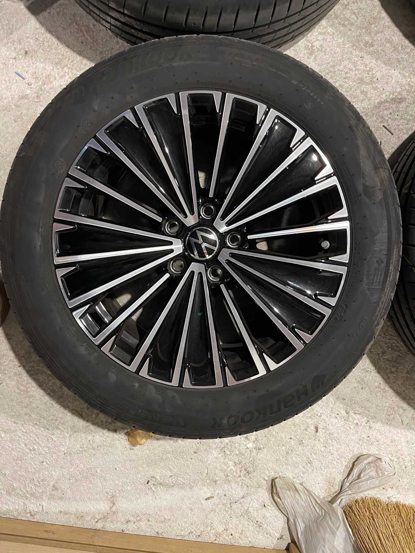 4 Броя Kumho Ventus Prime4 Sealguard, 215/55/17, DOT 2324