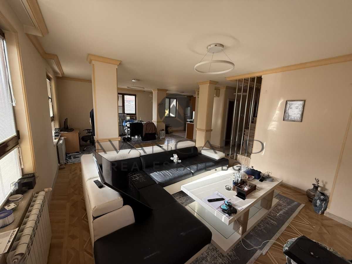 Продава се Многостаен апартамент в Пловдив, Център - 192 кв.м за 1482 €/кв.м - Снимка #1