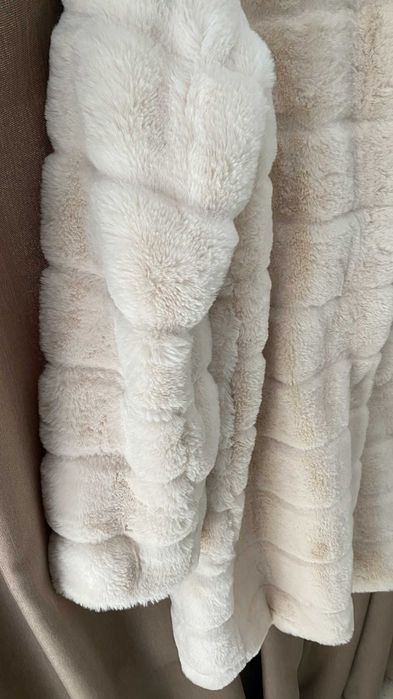 Есенно зимно палто с качулка Gold & Silver дълго пухено екрю