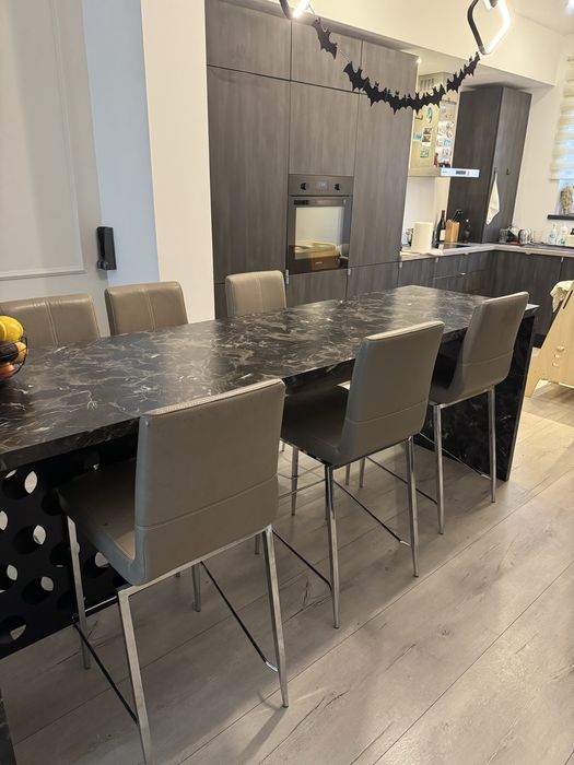 Masa dining si scaune