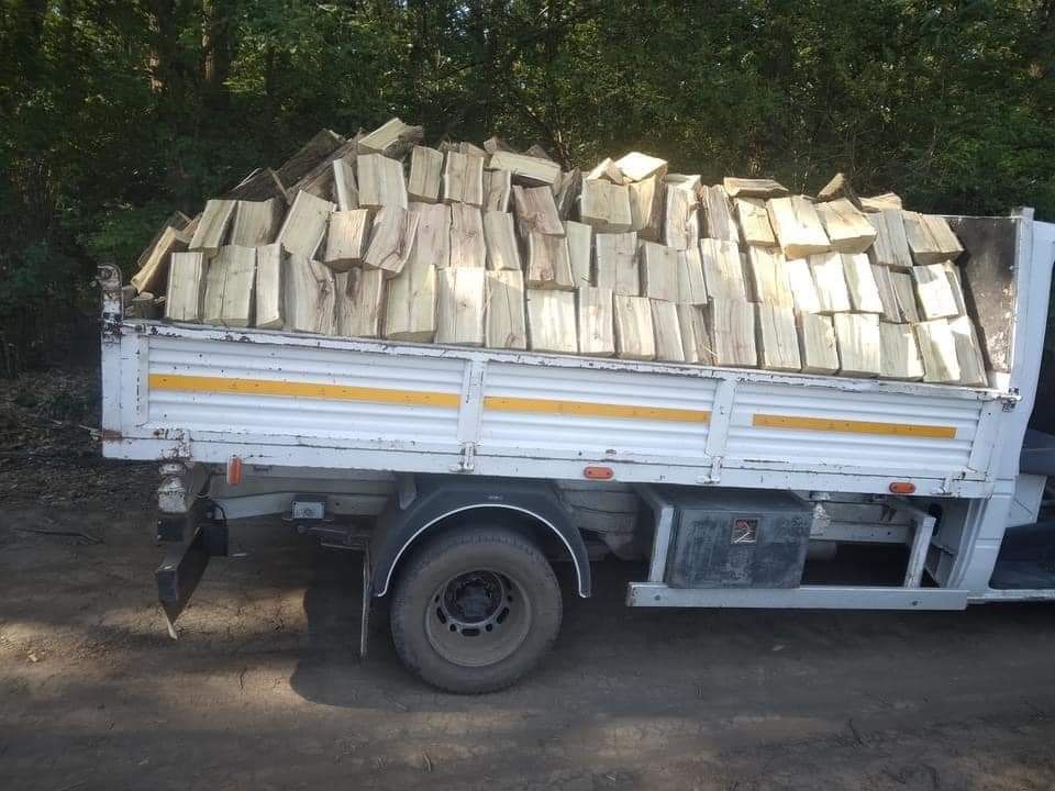 Vand Lemne de Foc de orice esenta  
Stejar 700 
Salcam 700
Plop 450
Sa