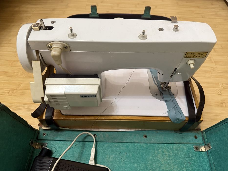 Продам швейную машинку «чайка 132М»