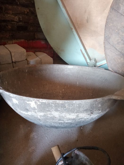 Продам казан чугунный советский 40л