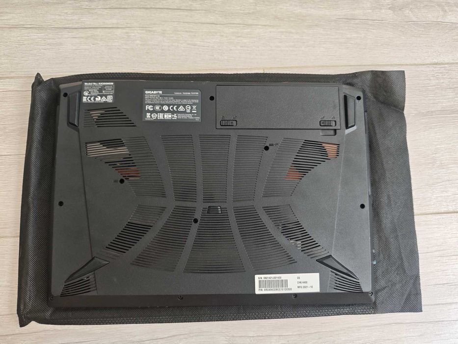 Геймърски лаптоп GIGABYTE G5 RTX 3060 i5-10500H 144Hz 15.6" 16GB RAM