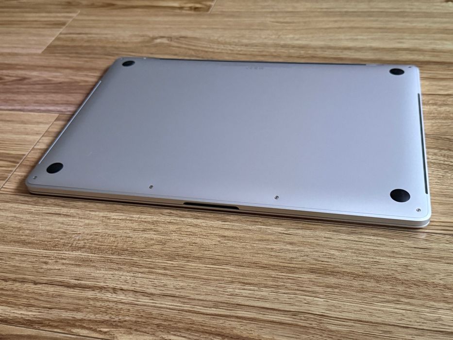 MacBook Pro 15 2019`Core i9-9880H/16GB RAM/512GB SSD/AMD Pro 560X