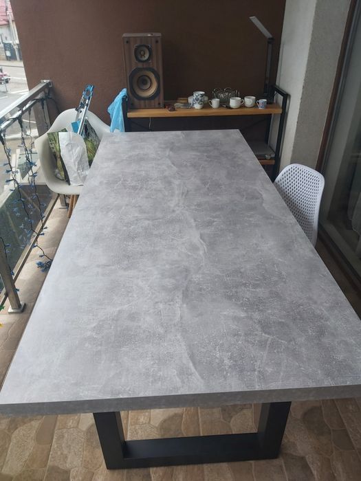 Masă nouă de vânzare