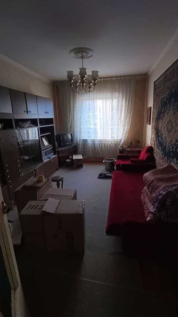 Продаётся 2 комнатная квартира, переделанная в трёхкомнатную