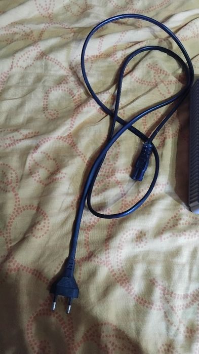 Продавам PlayStation 1 в много добро състояние използван е 2-3 тъпи