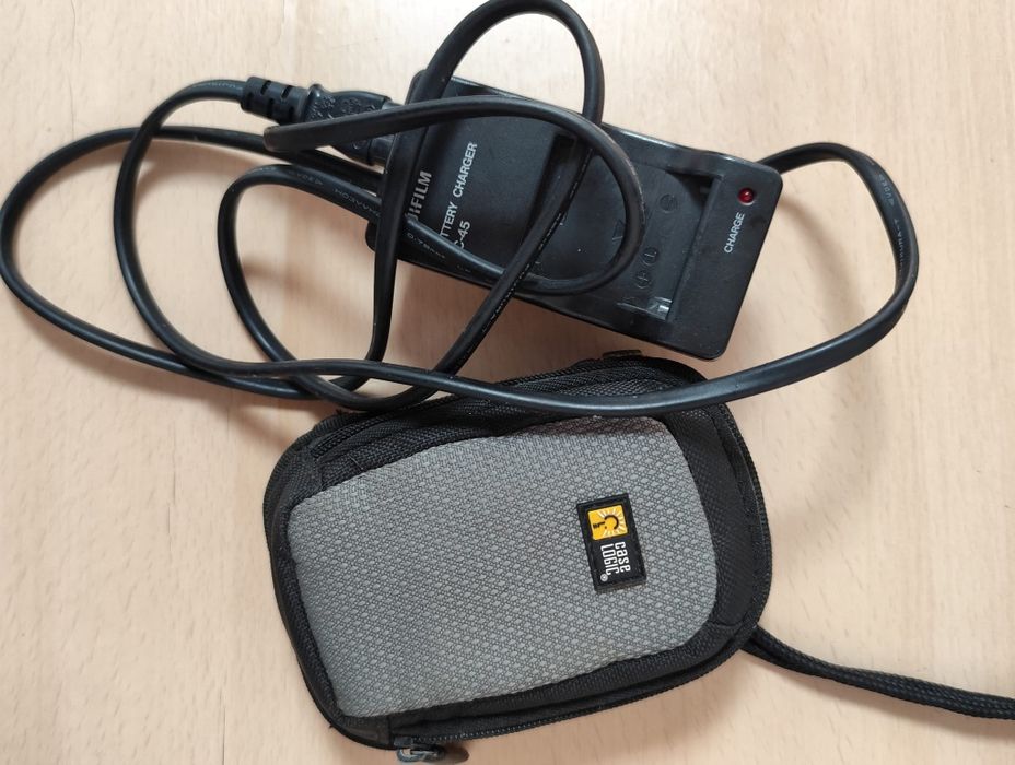 Vând aparat foto FujiFilm finepix z