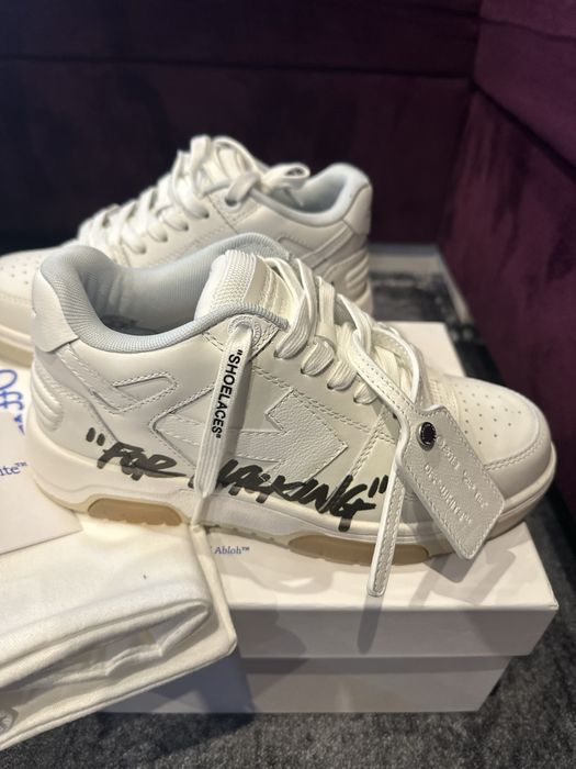 “Off white”sneakers