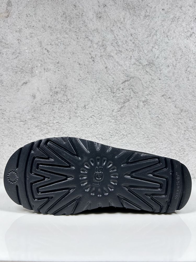 UGG Classic Maxi Toggle Boot Black