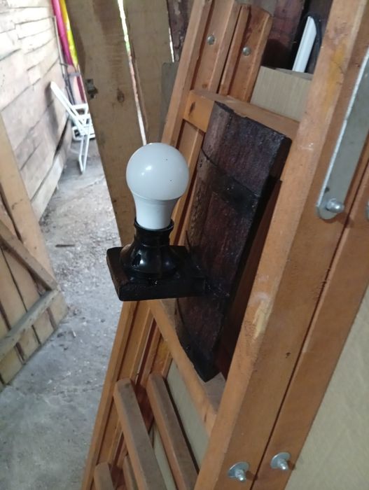 Битова лампа за стена