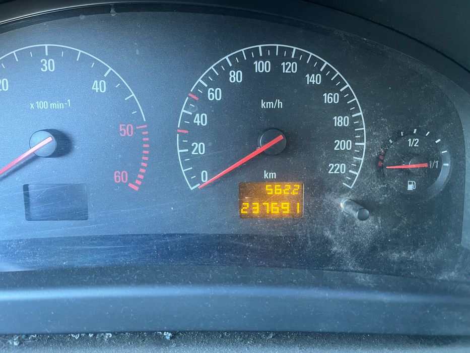 Продавам Опел Вектра 2.2 дизел