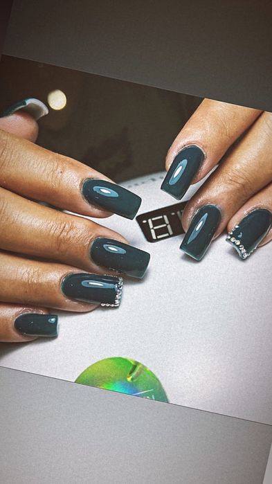 Laura Nail Artist
