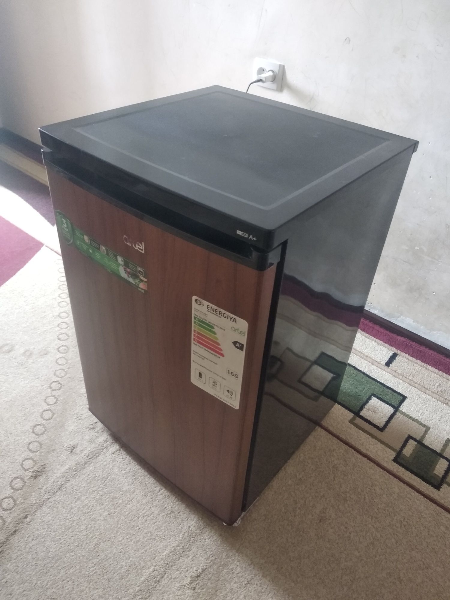 Срочно Холодильник Artel