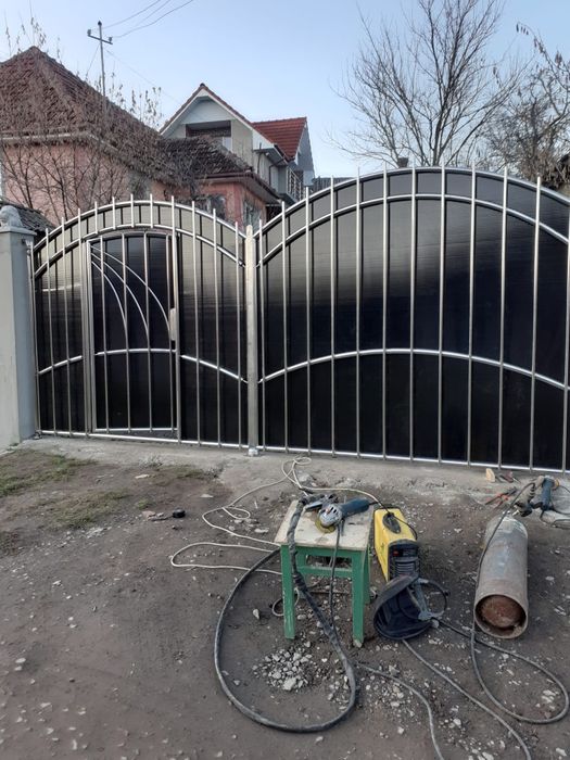 Confectii metalice, porti ,balustrade ,hornuri izolate  etc