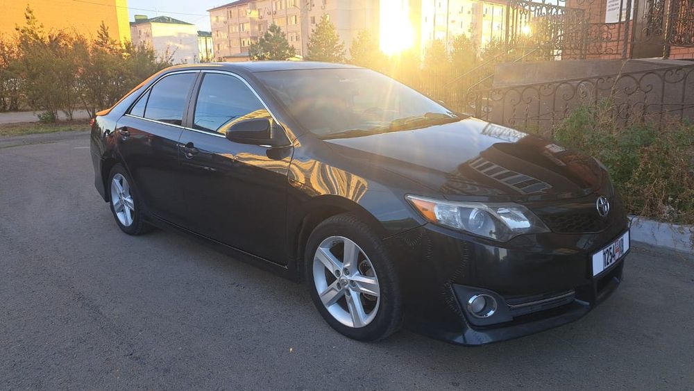 Тойота камри 2012 года 2,5 обьем