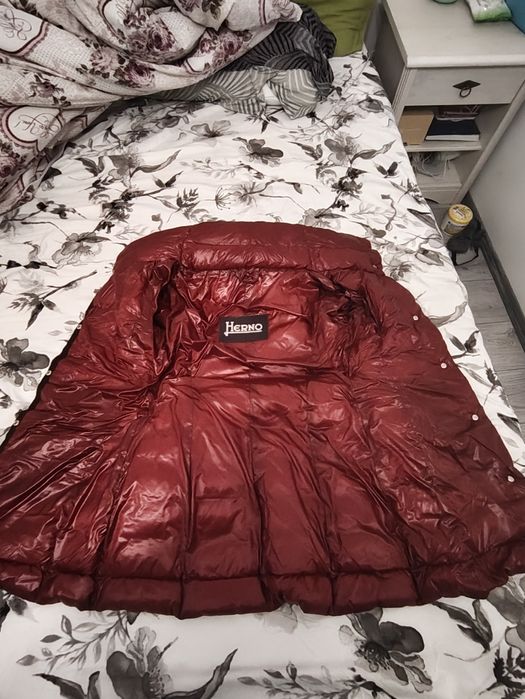 Geaca Herno marimea L
Nou fără eticheta 
Trimit prin curier