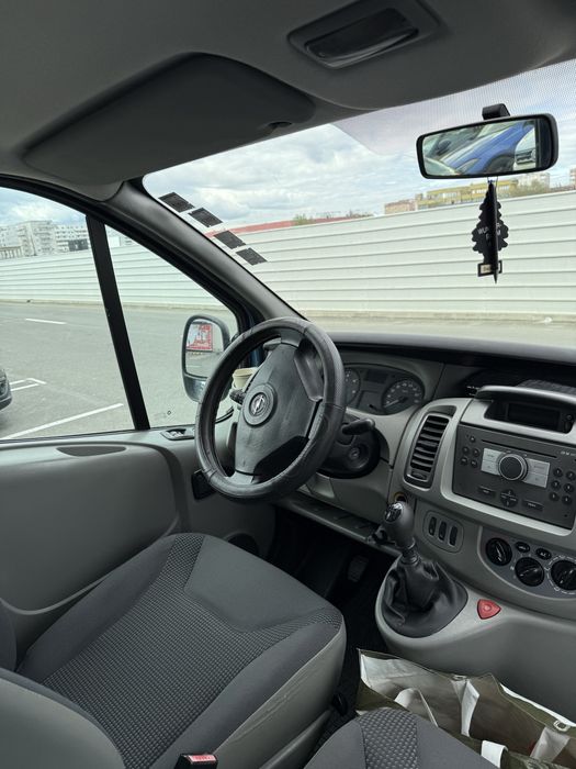 Opel Vivaro modelul lung