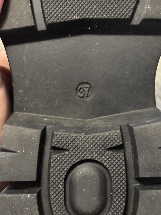 Продам ботинки осенние