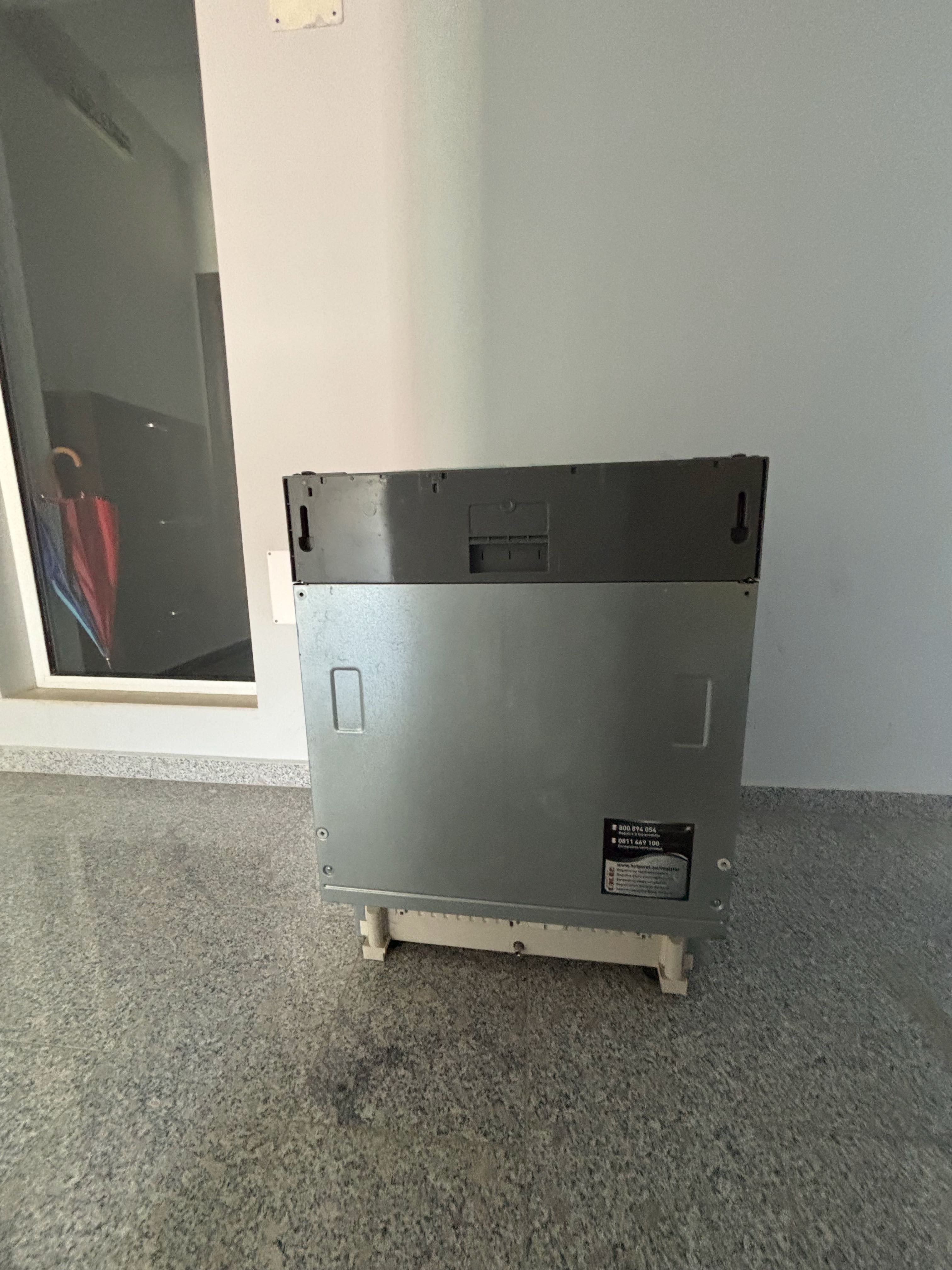 Съдомиялна Hotpoint Ariston 2015 година