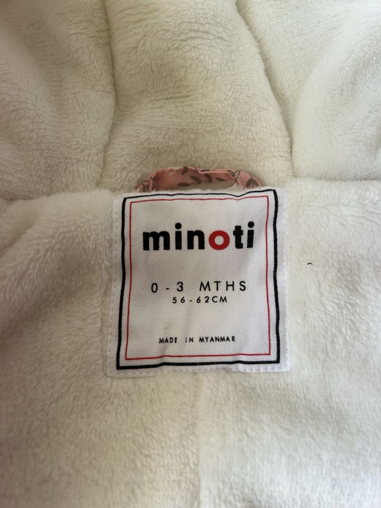 космонавт Minoti
