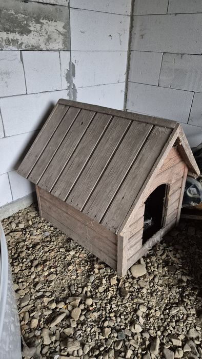 Cușcă de lemn pentru căței