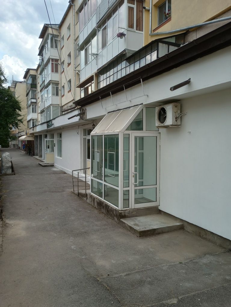 Închiriez spațiu comercial